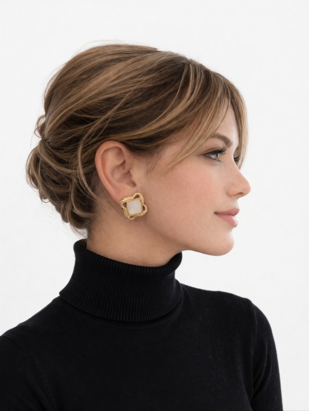 Vintage Monet Gold Tone Jewelry Set – Necklace, Earrings & Brooch - Picture 6 of 6